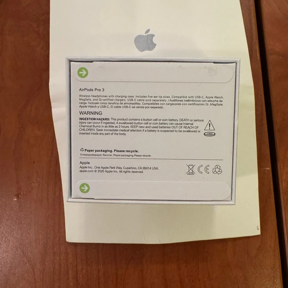 Apple White Wireless Earbuds with Charging Case